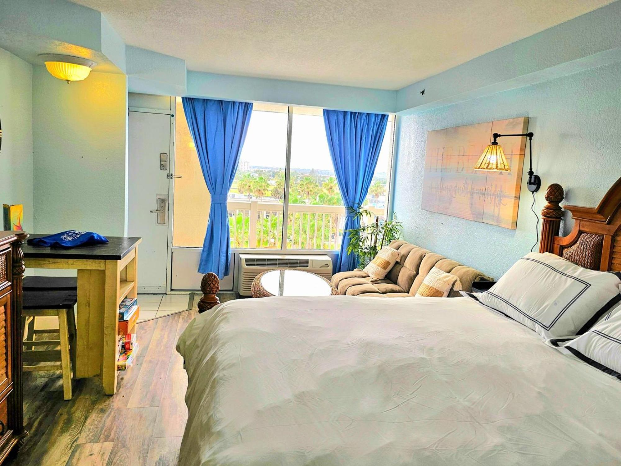 Stay On The Beach! Wonderful Location! Дейтона Бийч Екстериор снимка